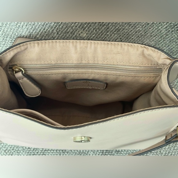 Cream Handbag with White Beaded Handle - Picture 11 of 16